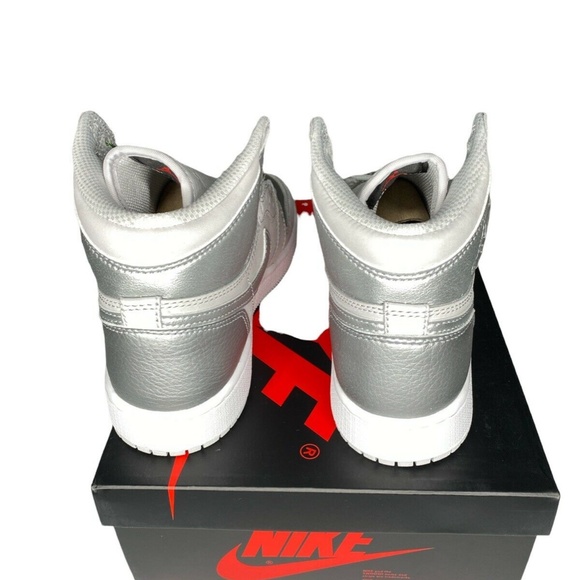 Nike Air Jordan 1 Retro High OG GS “Tokyo” Metallic Silver 575441 029 Size 5Y - Picture 7 of 9